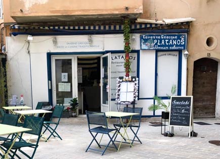 Petit restaurant grec, intime