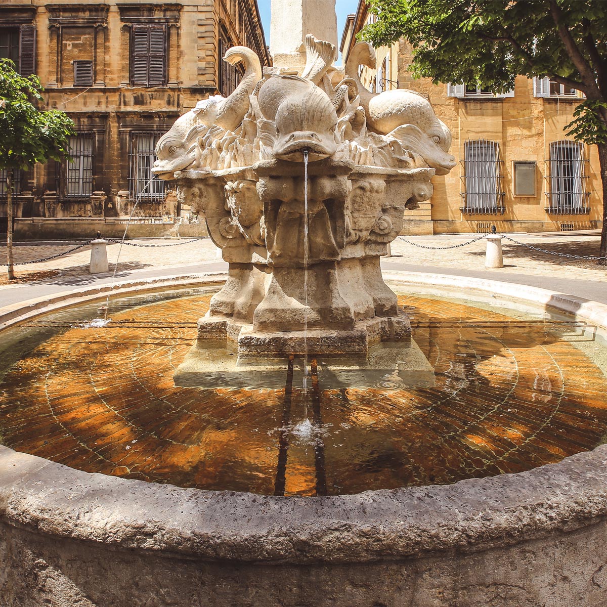 Fontaine de la place des 4 dauphins