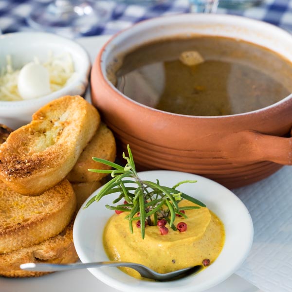 Bouillabaisse, croutons et rouille