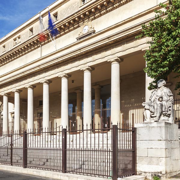 Palais de Justice (statue de droite)