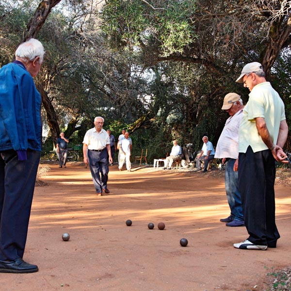 La pétanque, le sport des retraités