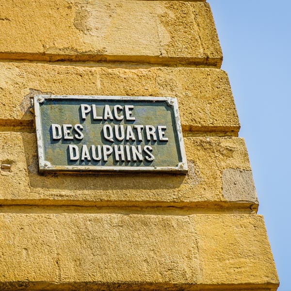 Place des quatre dauphins